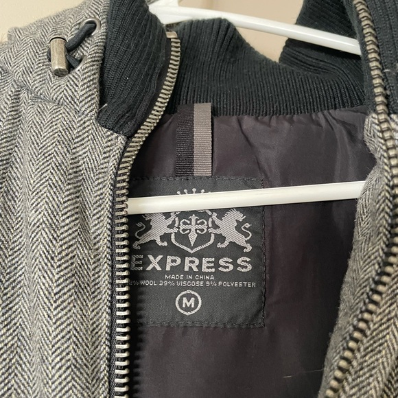 Men’s Express Puffer Vest with Hood - size medium - Picture 4 of 4